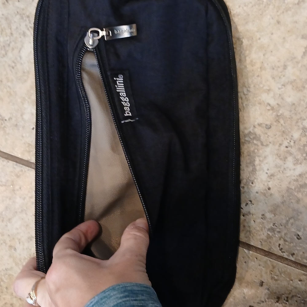 BAGGALLINI® Toiletry Kit – Travel - Picture 5 of 8